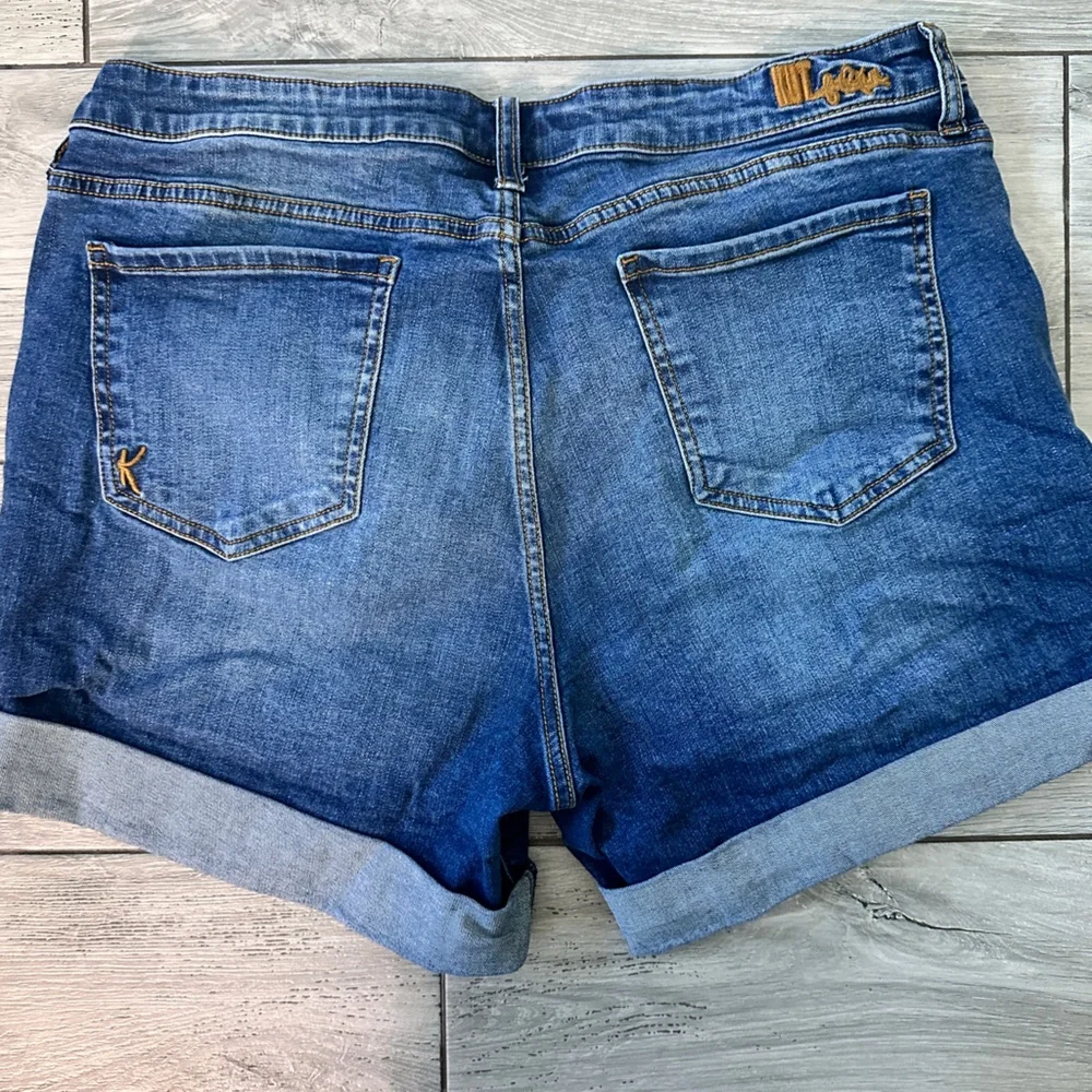 Kut from the Kloth Women’s Classic Denim Katy Boyfriend Jean Shorts size 16 - Picture 5 of 8